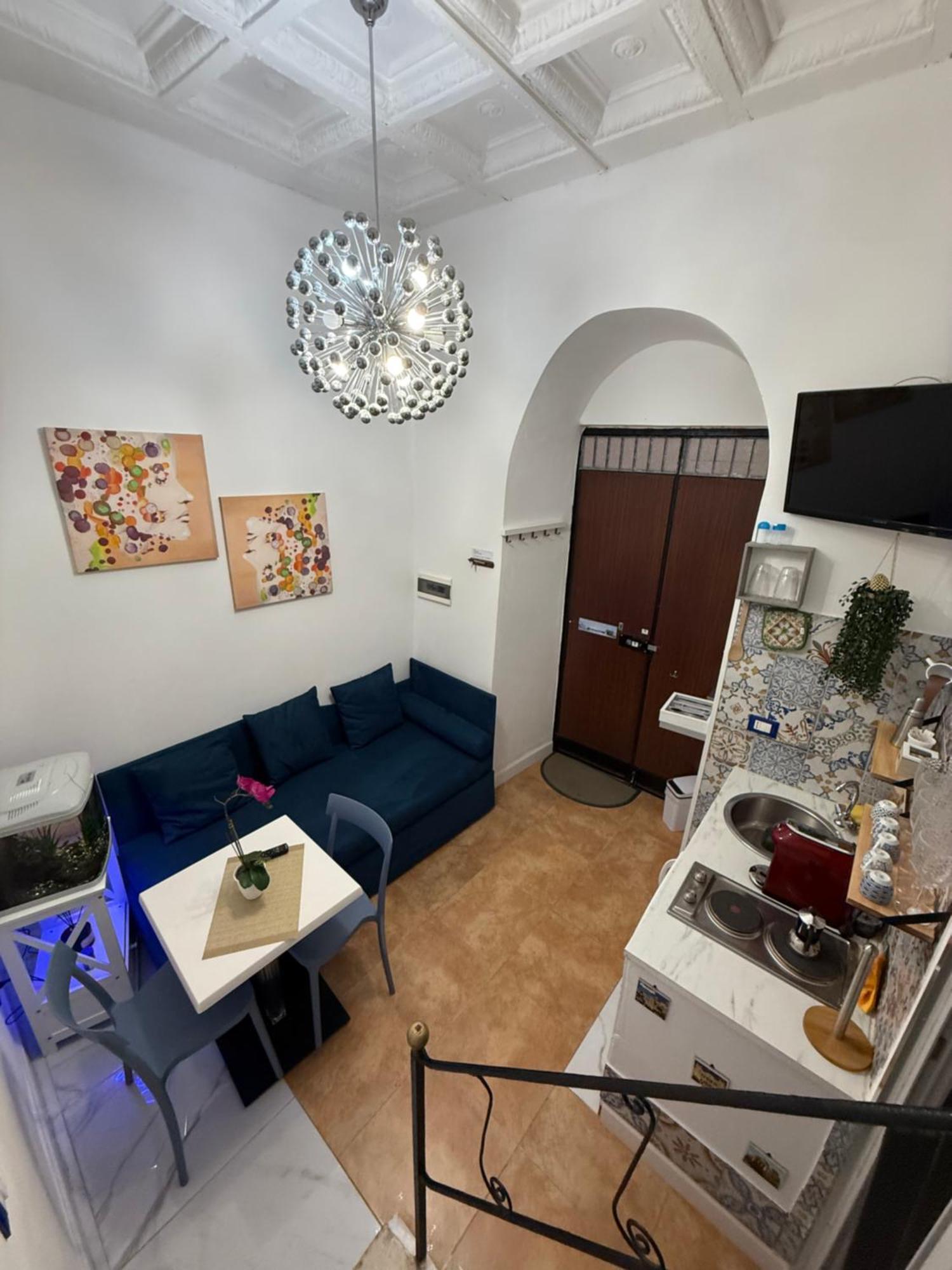 Caminneci Palace & Apartamento *
